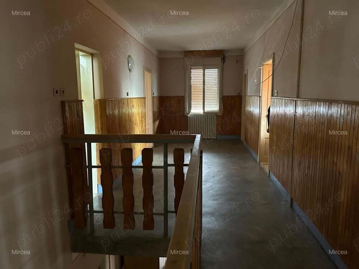 Vand imobil mare P+2,in Mun.arad,str,Poetului, st,461 mp,sc.386 mp. - 5 Vand imobil mare P+2,in Mun.arad,str,Poetului, st,461 mp,sc.386 mp. - 5