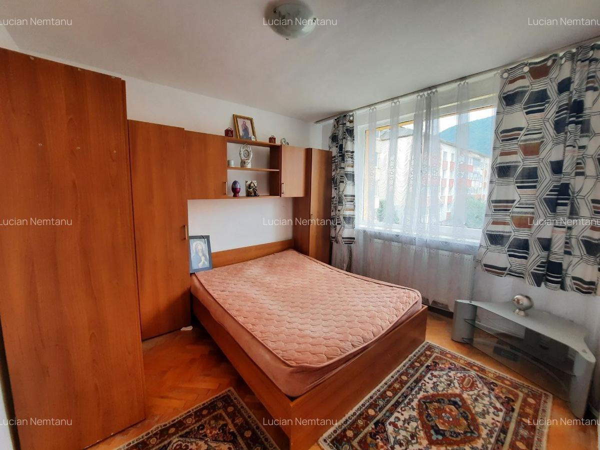 Apt  2 camere, decomandat, 56 mp, Precista, Cod 158850 - 1