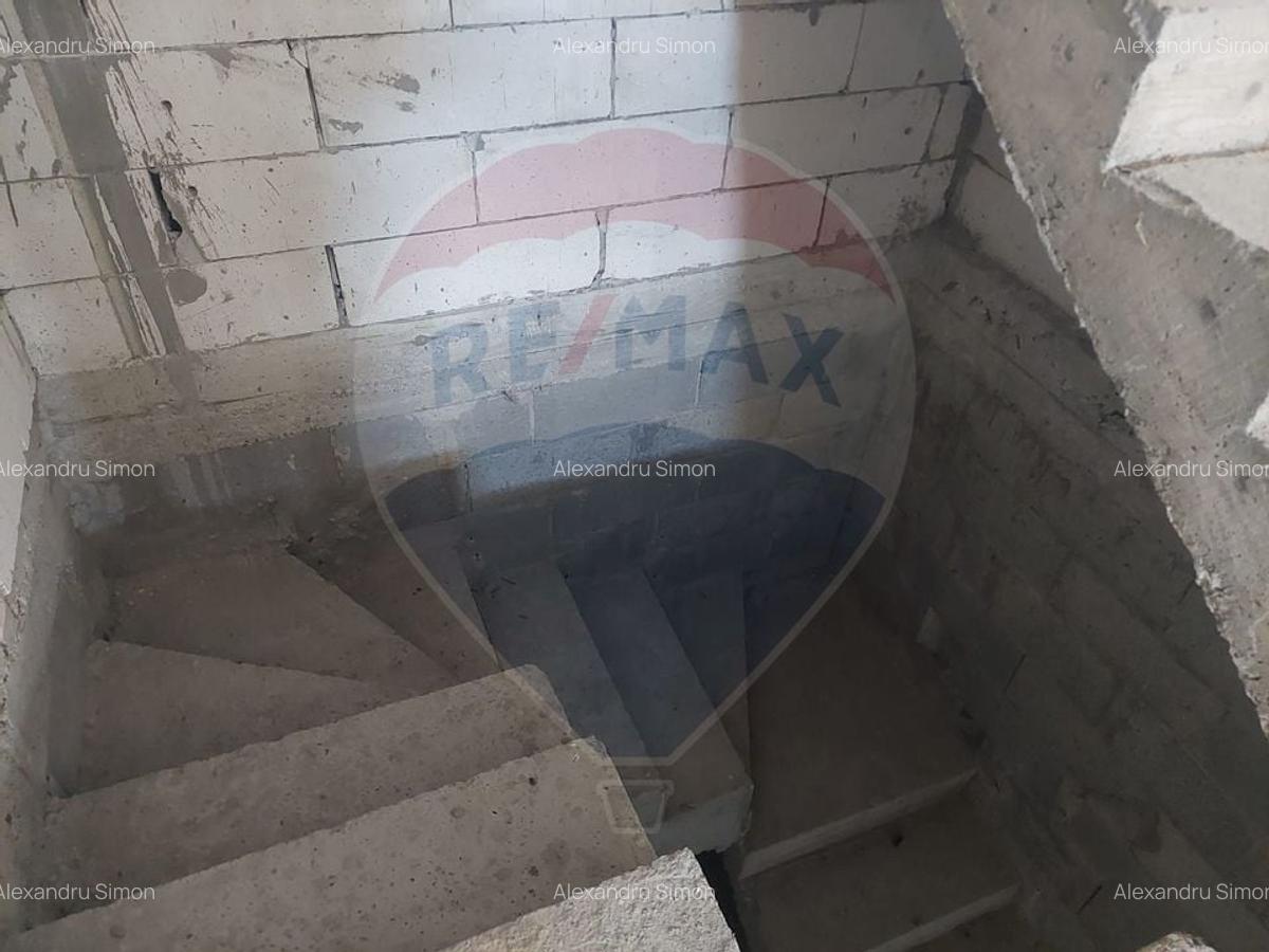 Casa la rosu de vanzare in Caiuti, Bacau - 20