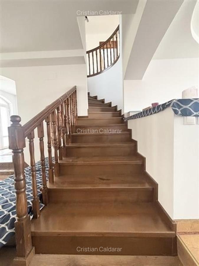 Casa spatioasa si bine compartimentata in Velenta  locatie excelenta - 4