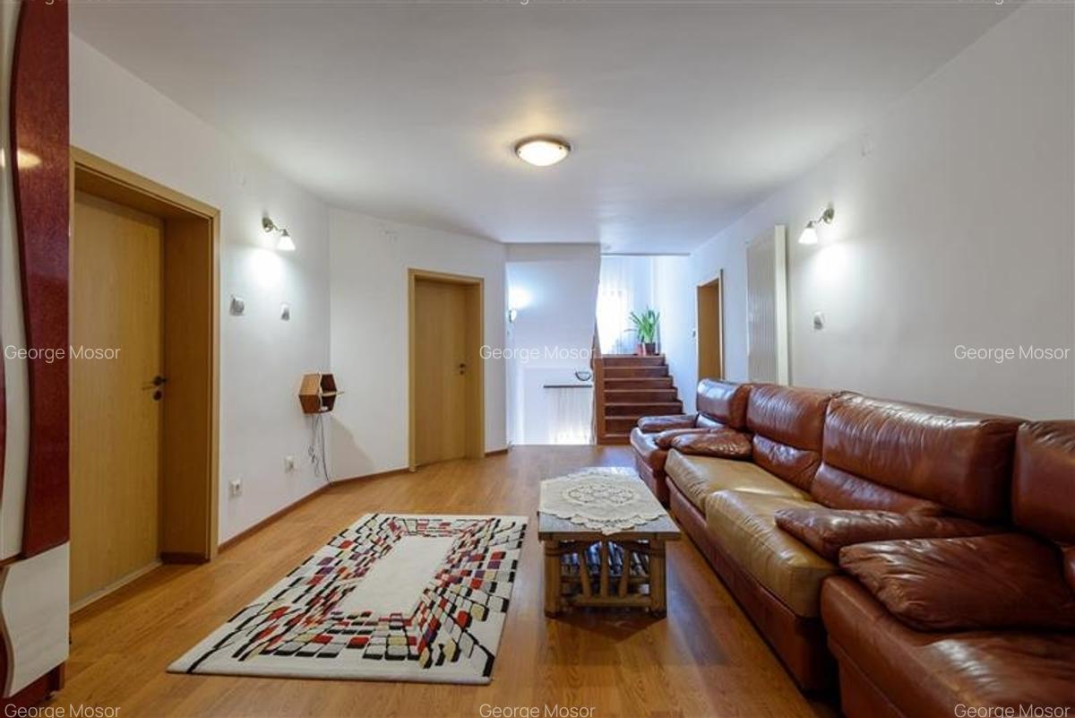 FILM! Vila impozanta,pretabila pe segmentul comercial/ servicii,Tractorul,Brasov - 7 FILM! Vila impozanta,pretabila pe segmentul comercial/ servicii,Tractorul,Brasov - 7