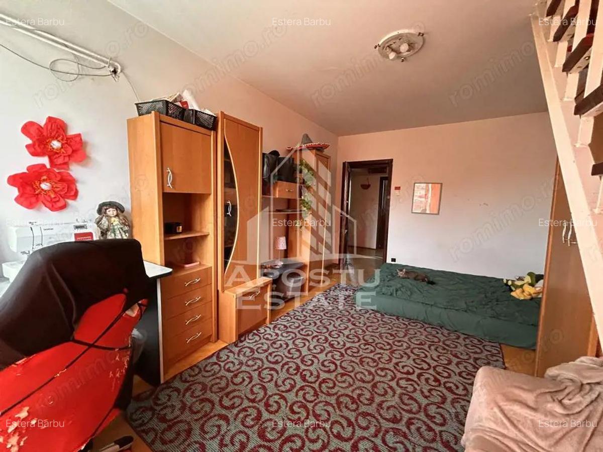 4 camere decomndat Pia?a Unirii | Terasa, parcare in curte securizata. - 2