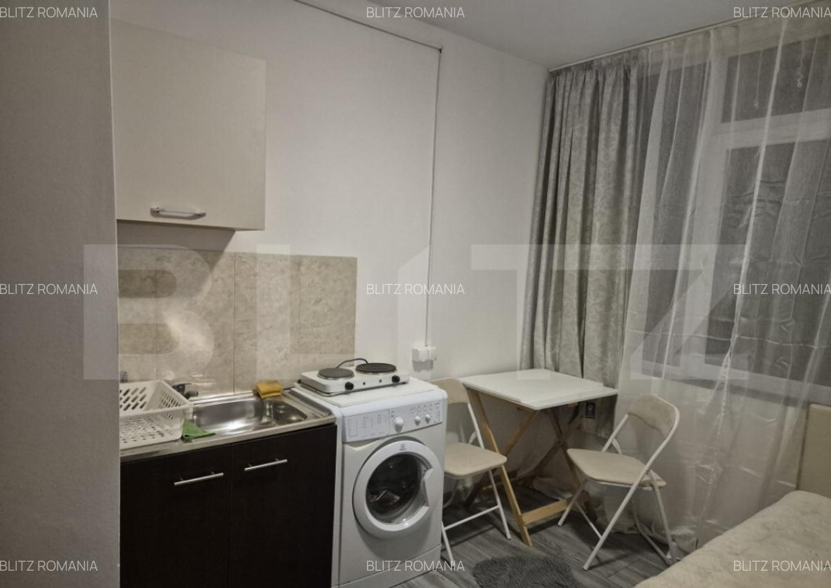 Camera de inchiriat, cu baie eleganta si mica chicineta, zon - 4