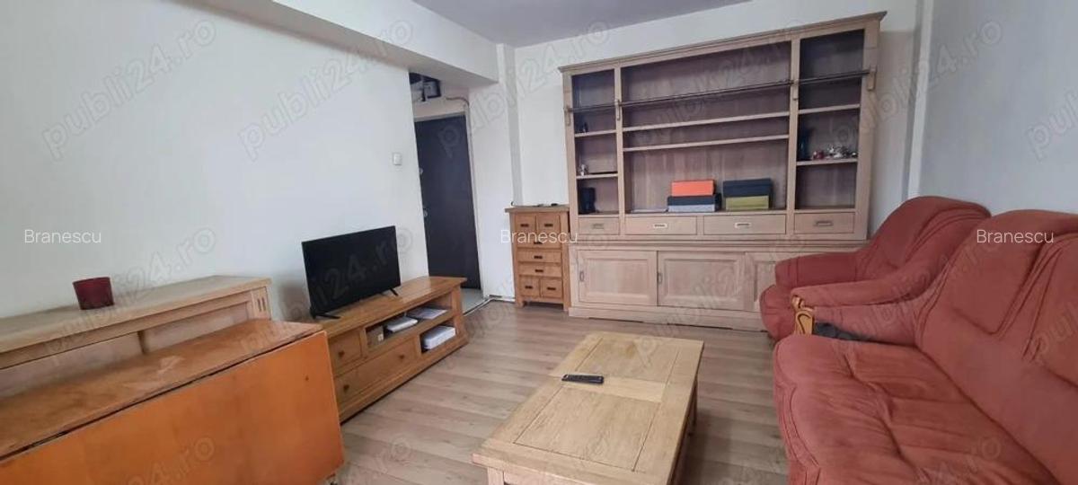 Inchiriez apart. 3 camere, Pitesti, I.C.Bratianu, deasupra Policlinicii 2 mai - 2