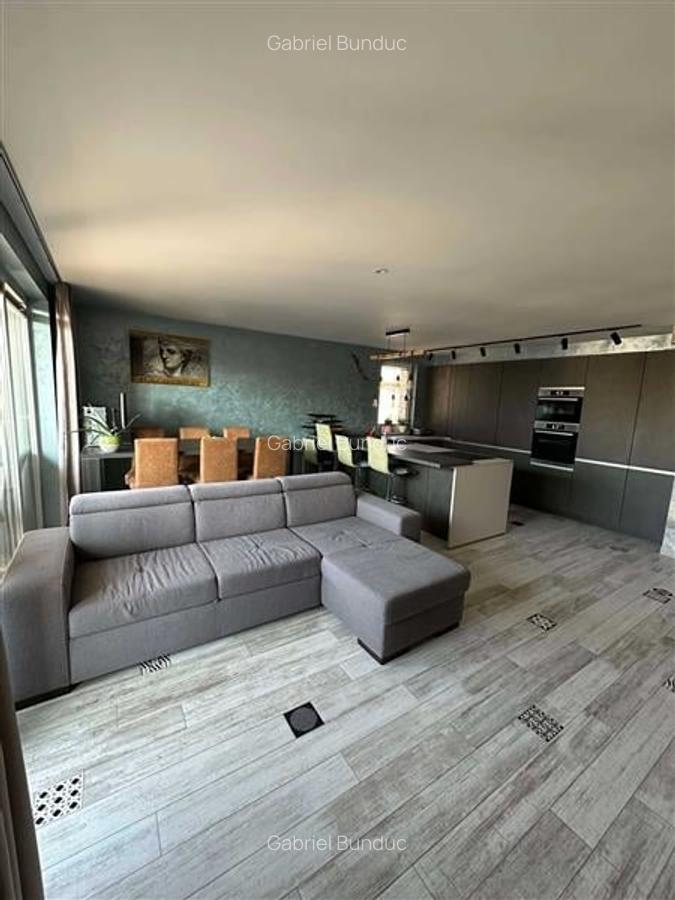 Apartament cu 3 camere decomandat, mobilat în Tractorul - 7