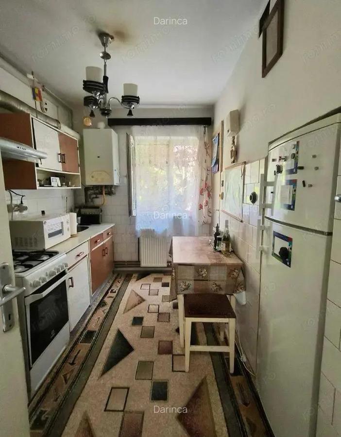 3 camere .. Spitalul Judetean .. etaj 2 .. 95.000 euro - 2