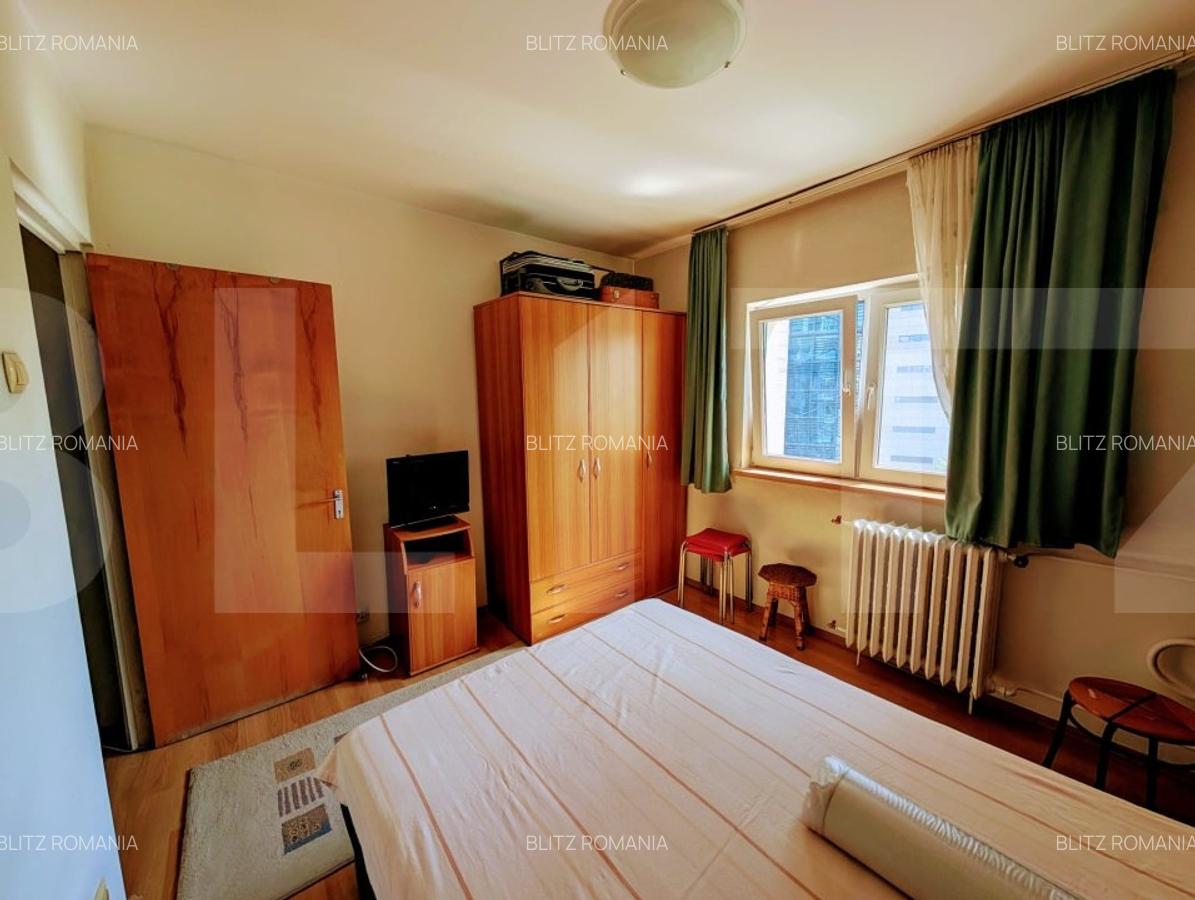 Apartament de vanzare, cu 3 camere, 65 mp, decomandat, Piata Victoriei - 10