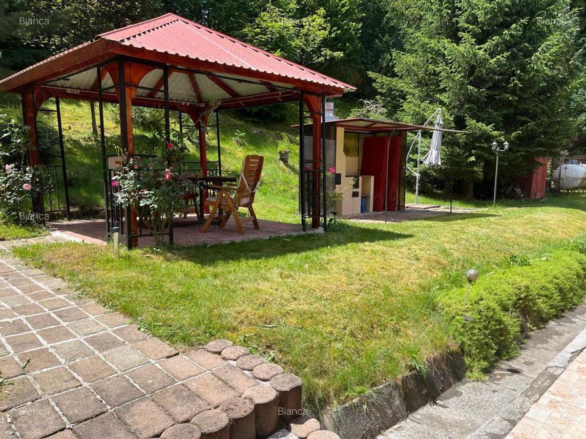 Cabana de vacanta spatioasa, eleganta, cu arhitectura clasica, adaptata la cerintele zonei de munte. - 7