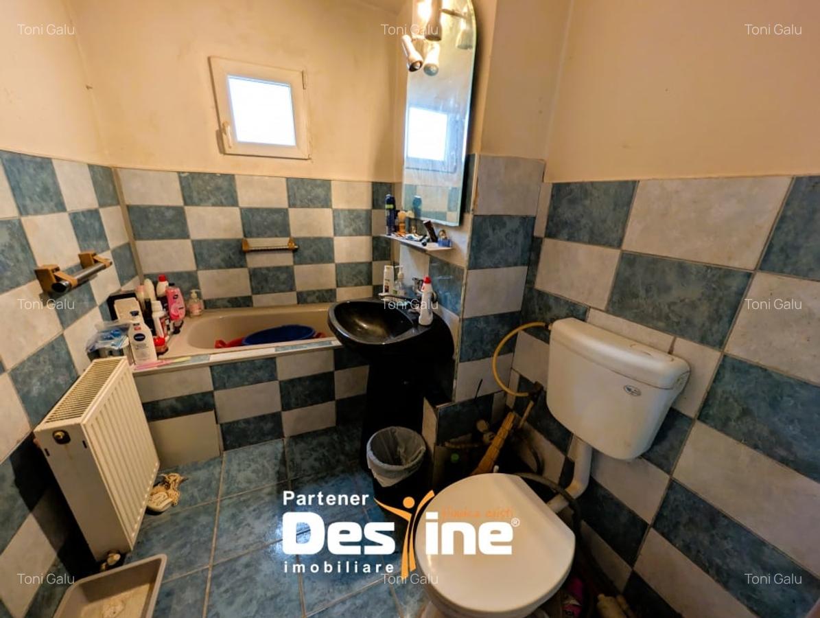 4 camere decomandat - 2 bai cu geam - centrala termica - simplu - la strada, CUG - 8