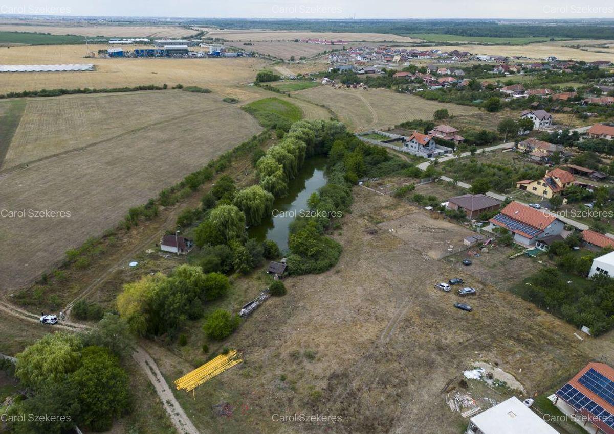 Teren de 7900 mp cu balta de pescuit in Frumu?eni - 7
