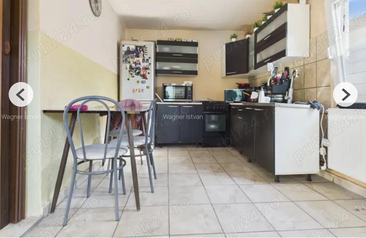 Vand casa batraneasca in centrul satului Urseni - 5