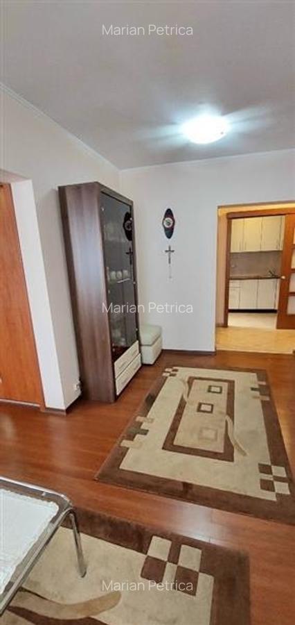 Apartament cu 3 camere decomandat în Tei - 9