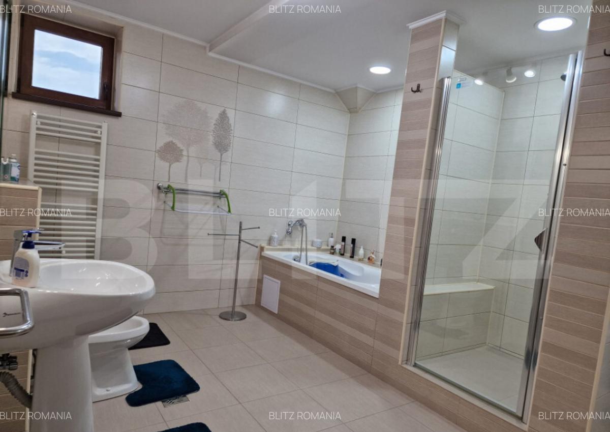 Casa deosebita individuala cu spatiu comercial ,se vand imp - 5