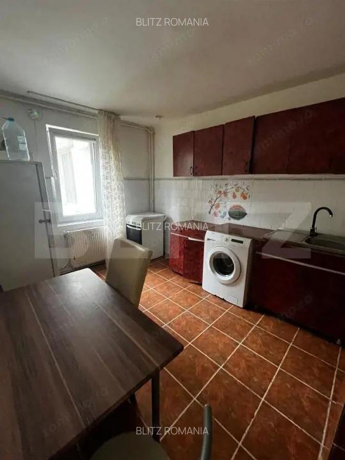 Apartament de vanzare cu 4 camere, 77 mp, partea de jos a orasului - 2