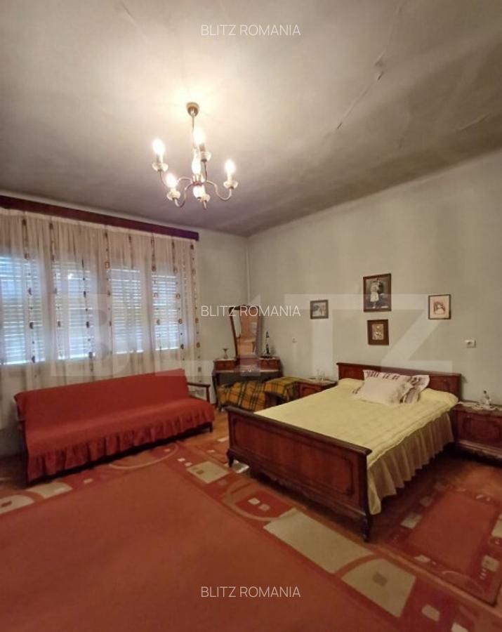 Casa renovabila cu 2 spatii comerciale, 416.6 mp, teren de 7 - 10