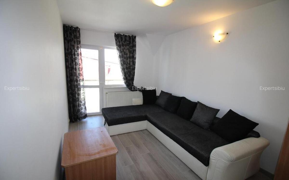 INCHIRIEZ apartament 4 camere , renovat,zona Strand - 1