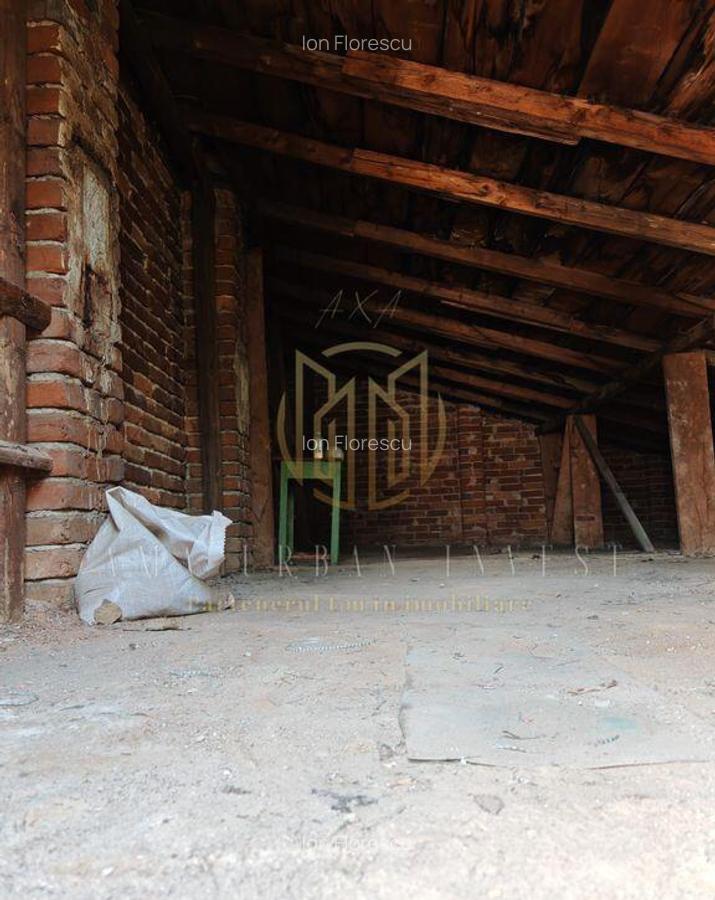 Casa singur curte Eroii Revolu?iei - 11