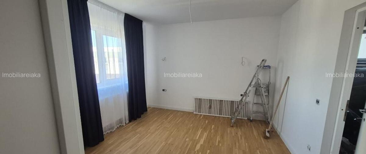 Zona Marul de Aur, 3 camere, decom., etaj 2 - 6