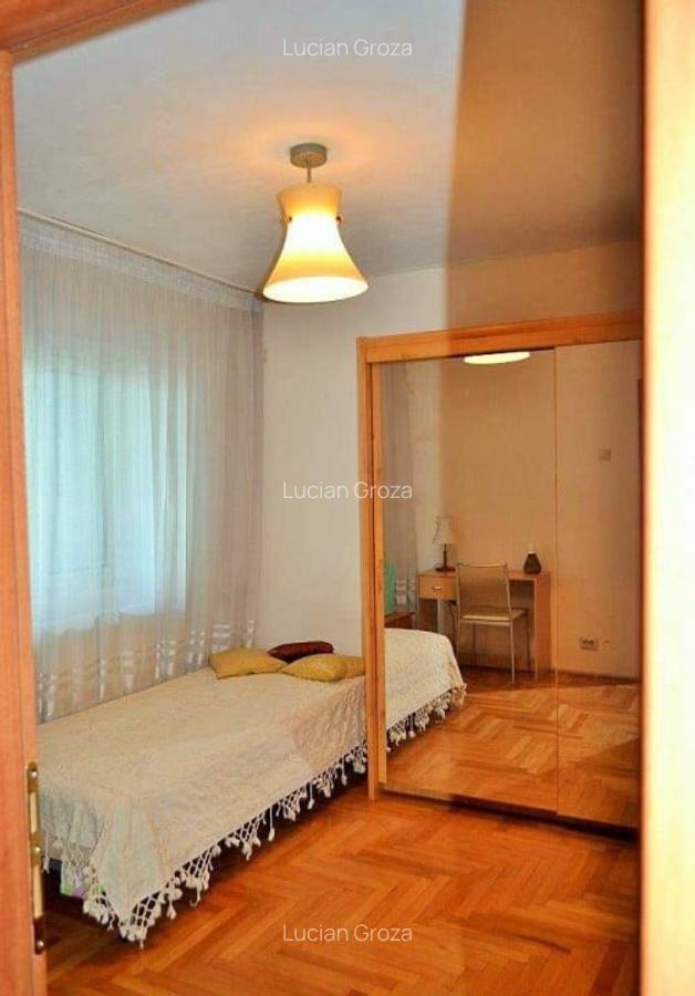 Apartament cu 4 camere decomandat în Victoriei - 3