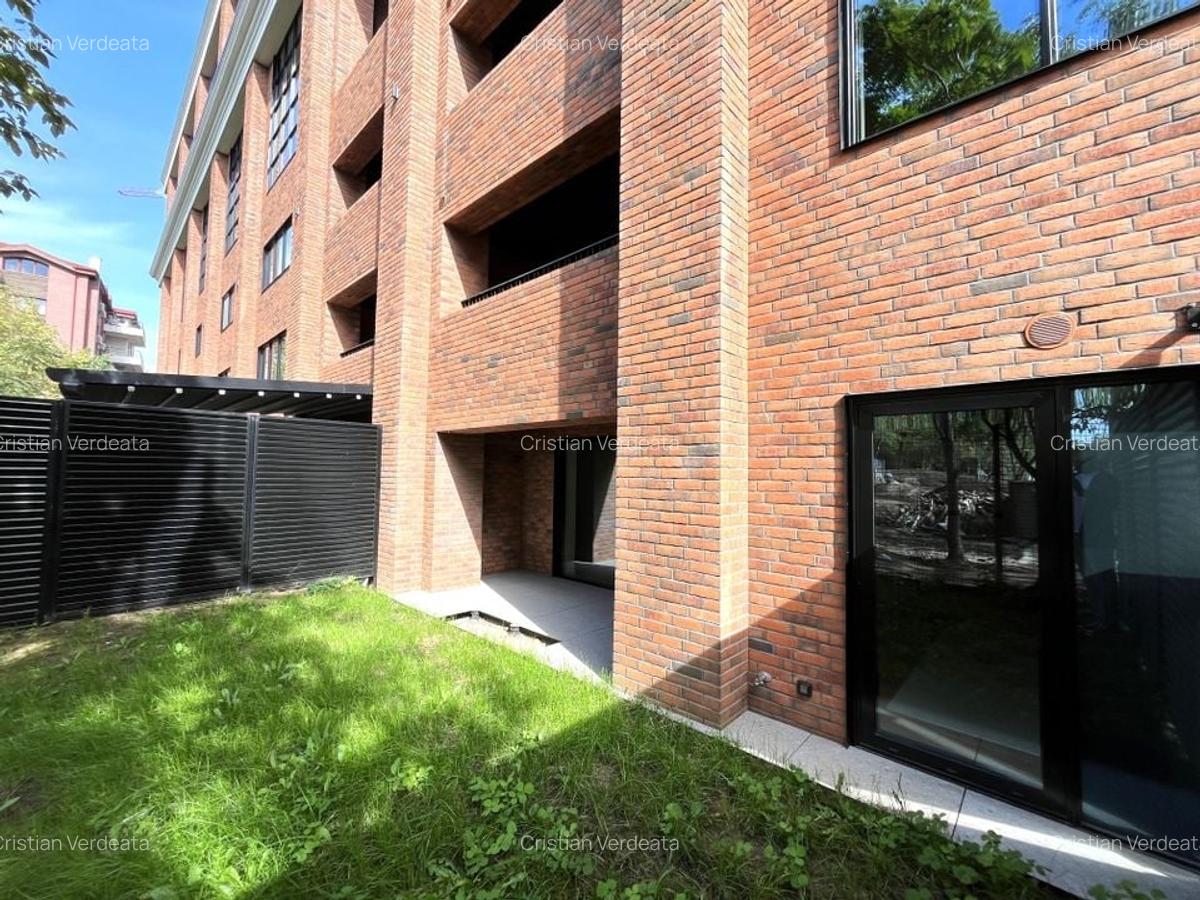 THE BRICK || 3 CAMERE || GRADINA 80 MP || BARBU VACARESCU - 1