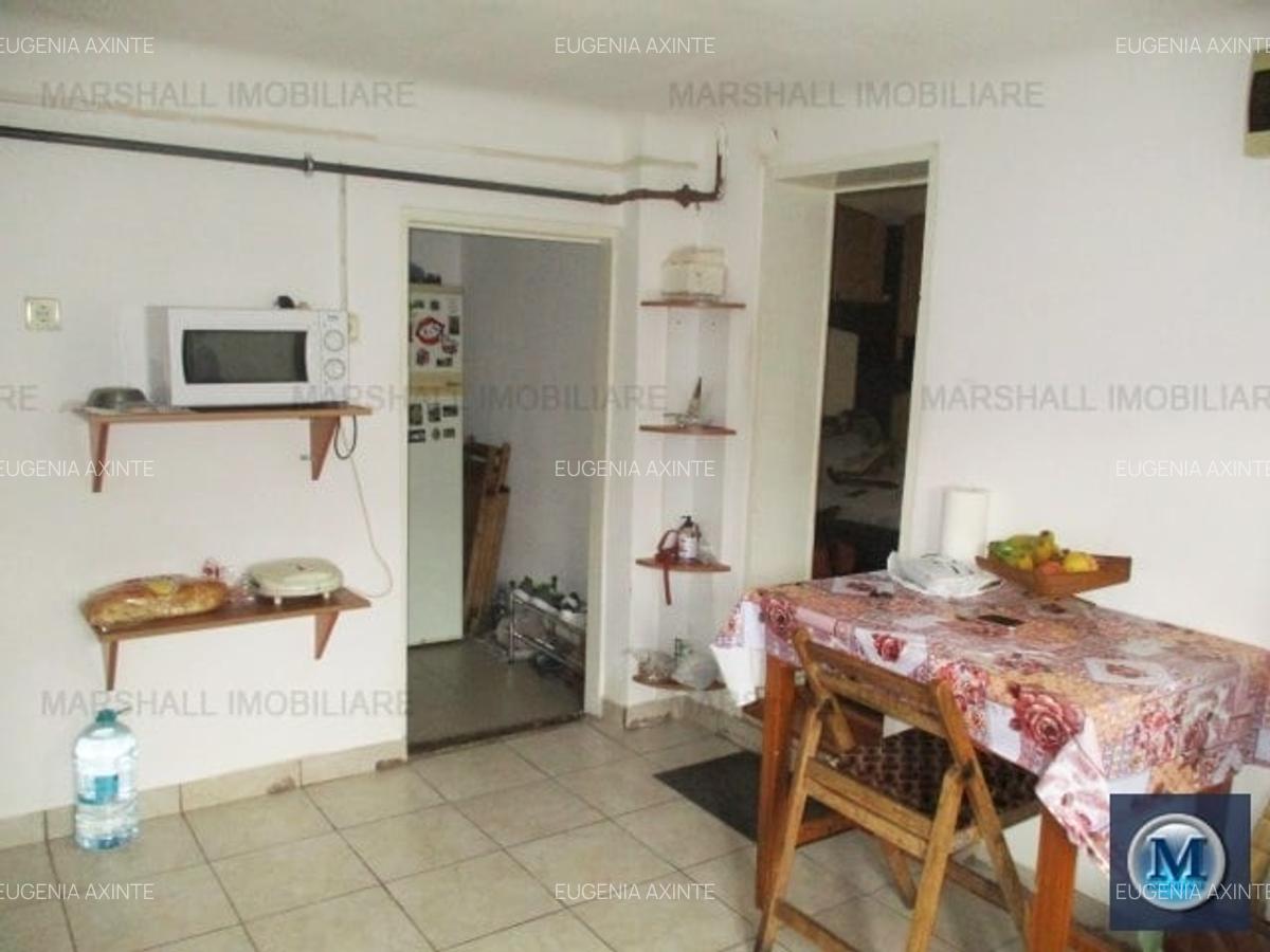 Casă cu 6 camere în Traian - 13