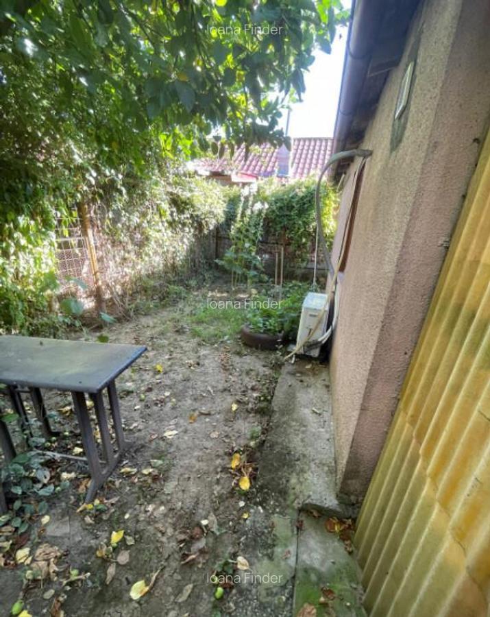 Casa cu 3 camere, garaj ?i curte spa?ioasa zona Giul - 12