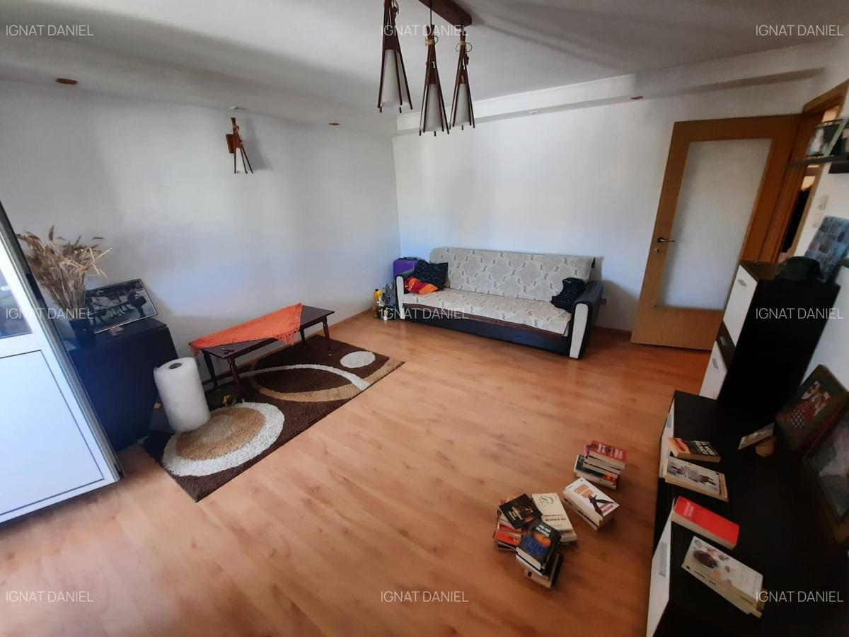 Apartament cu 3 camere decomandat, zona Nicolina - 4