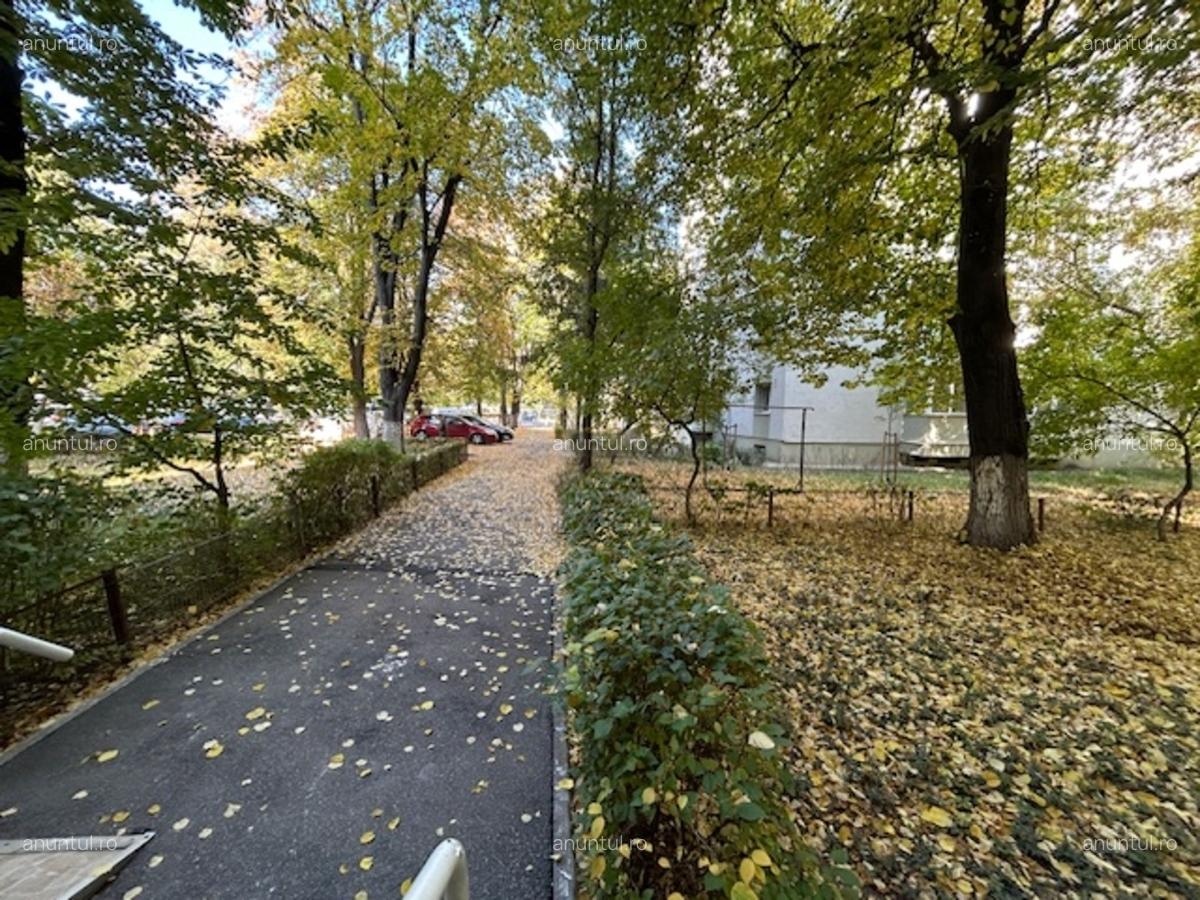 Titan Diham Ivan's stradal bloc reabilitat ap 2 camere decomandat 5 min M - 2