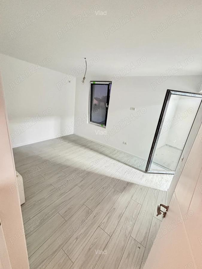 Vand casa 3 camere 2 bai , 1 balcon, 1 terasa , 2 locuri parcare , 2 aer conditionat - 6