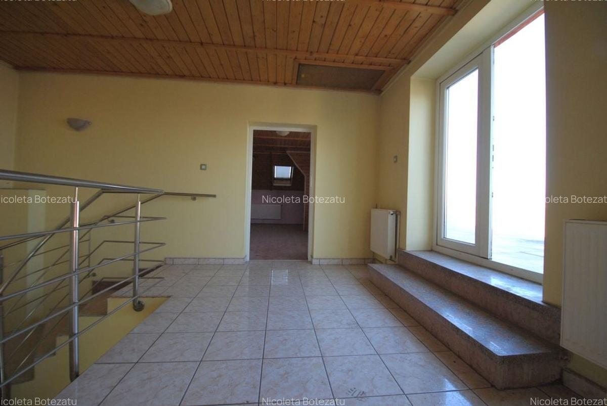 Casa cu o arhitectura deosebita si teren generos in zona Mehala - 18