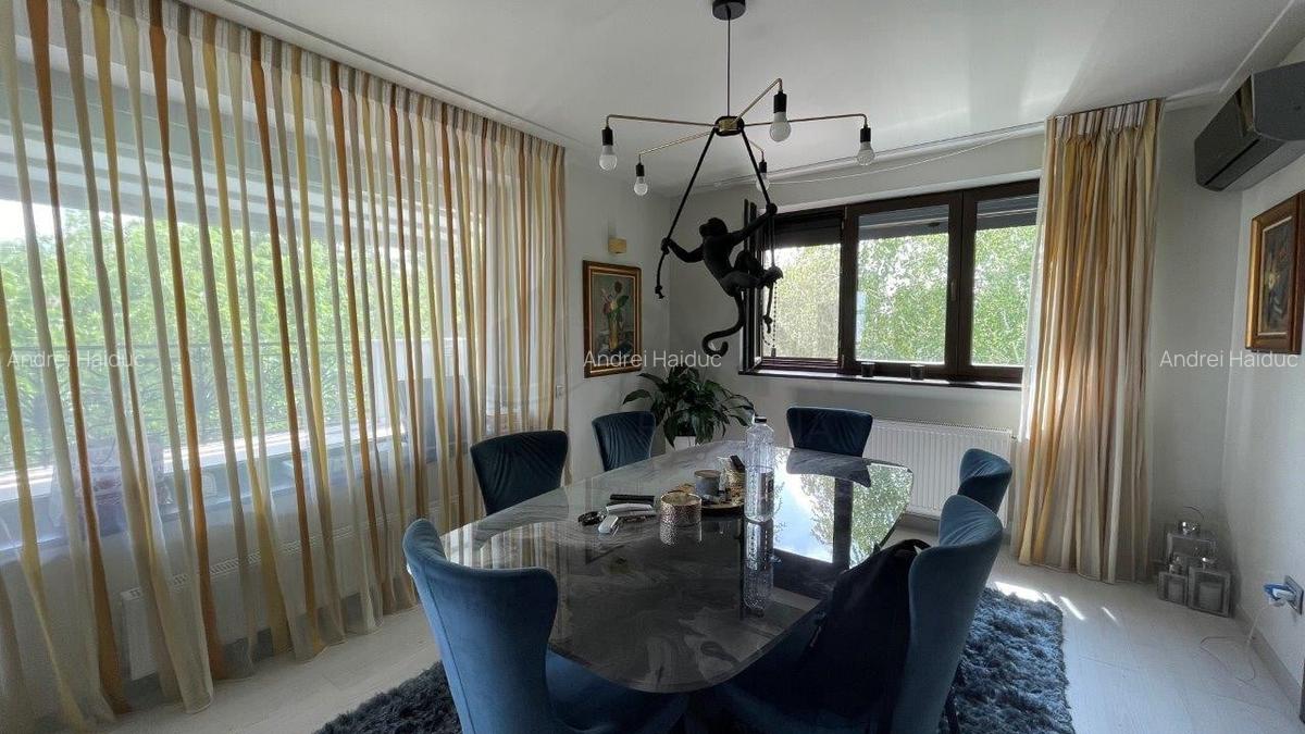 REV2002733 Domenii - Vila impunatoare aproape de Biserica Casin - 5