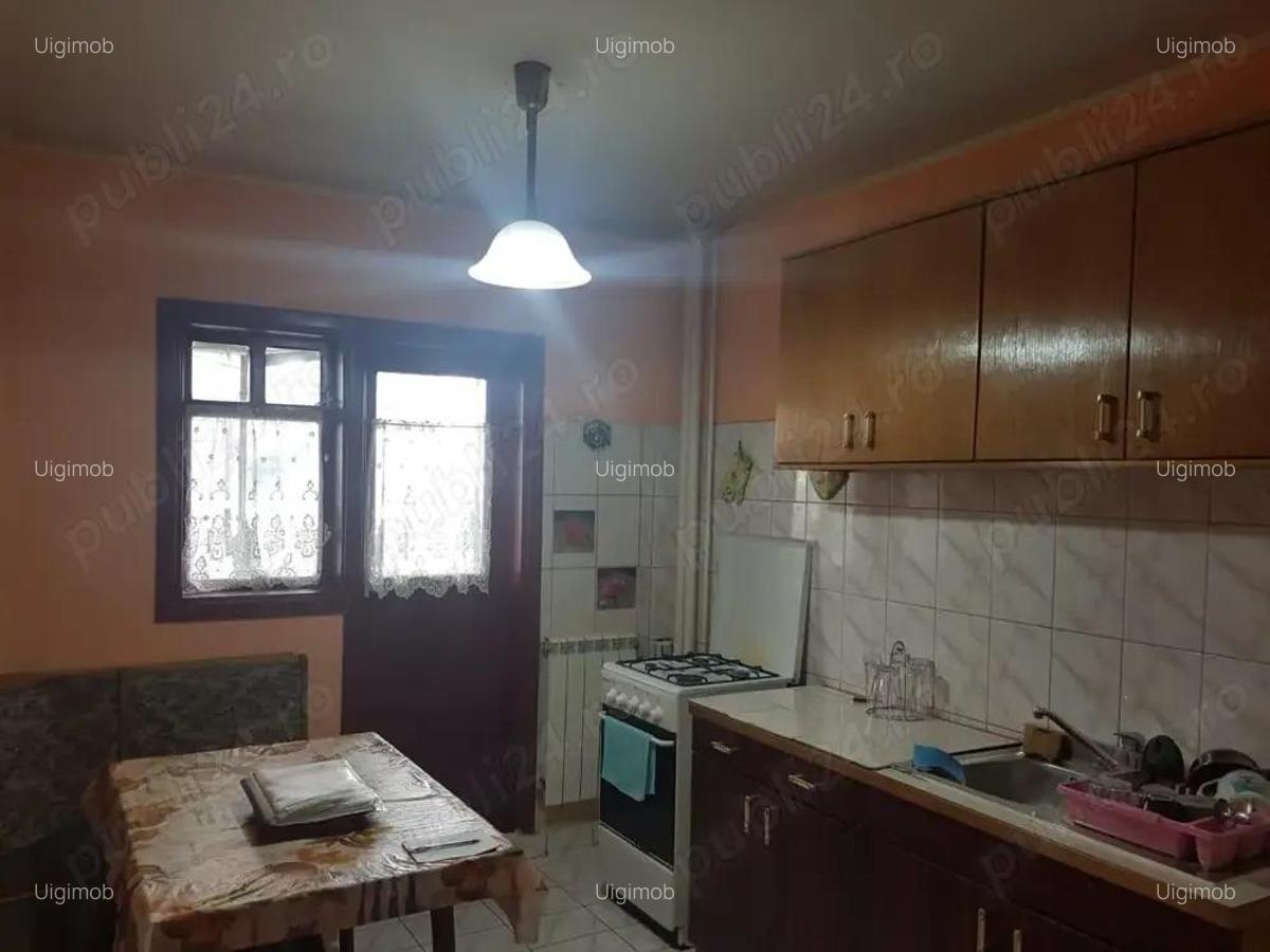 Salajan- str.Minis(in spatele pietei), apartament 2 camere, decomandat, parter 10 - 2