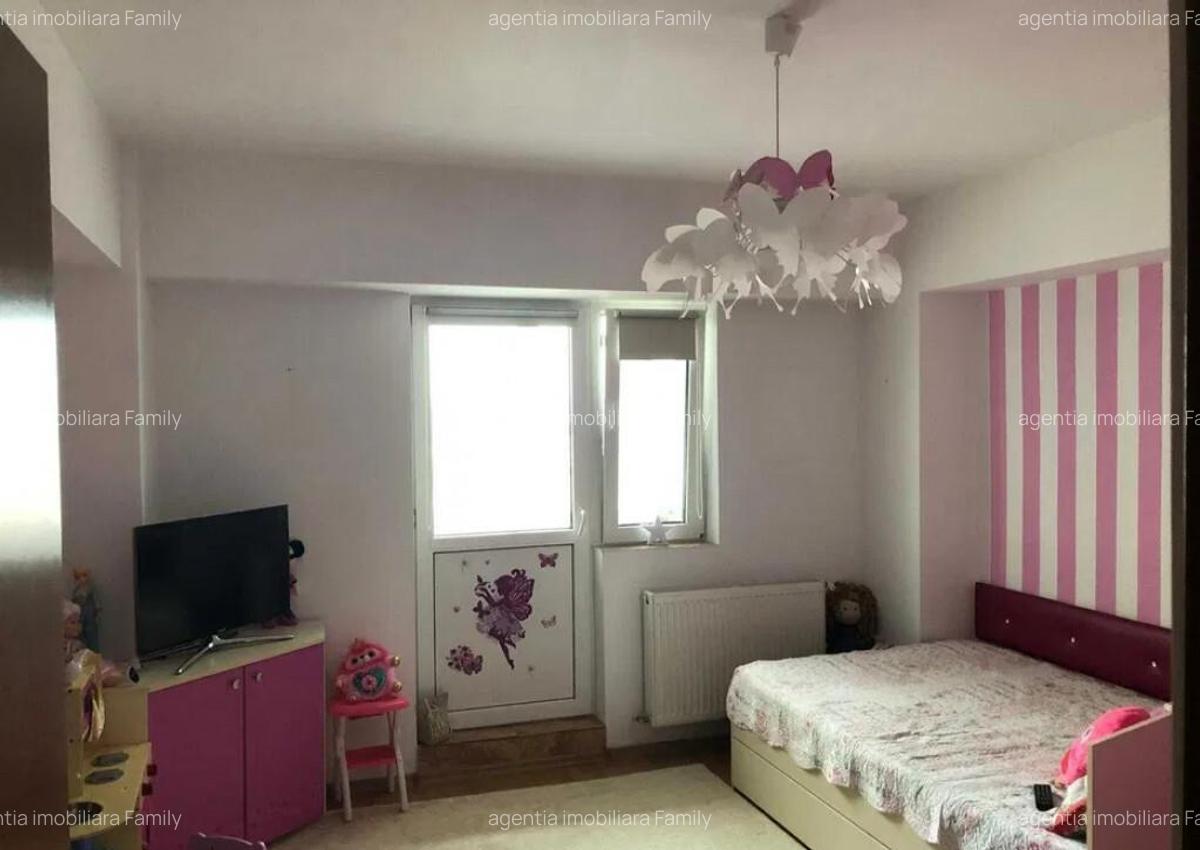 Apartament cu 3 camere decomandate zona Obcini - intrare - 5