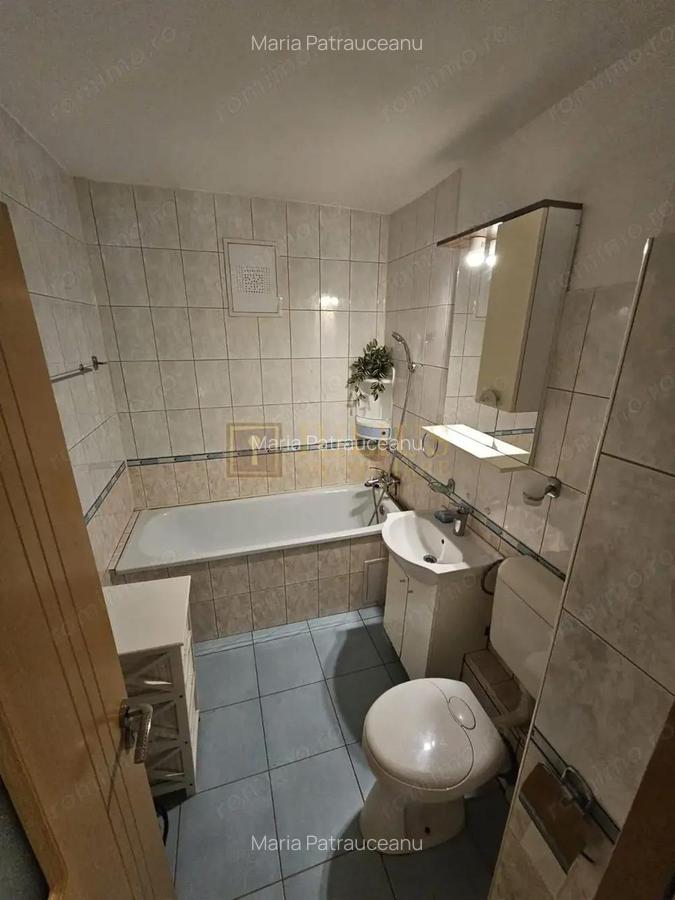Parter inalt, centrala proprie- in spate la Hotel Strelitia - 11