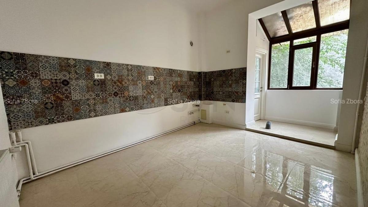 Apartament cu 4 camere decomandat în P-ța Unirii - 9