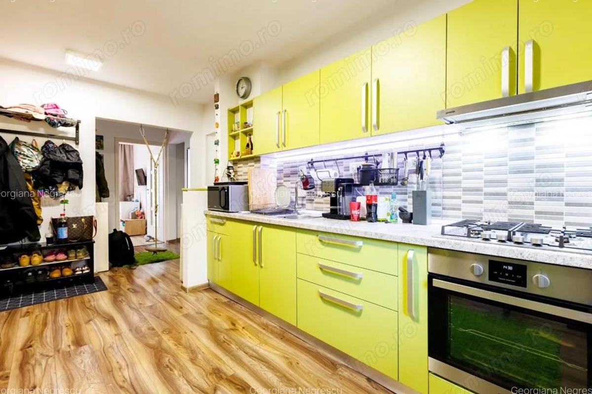 Girocului | 3 camere | Decomandat | Balcon | 2 bai | Centrala proprie - 10