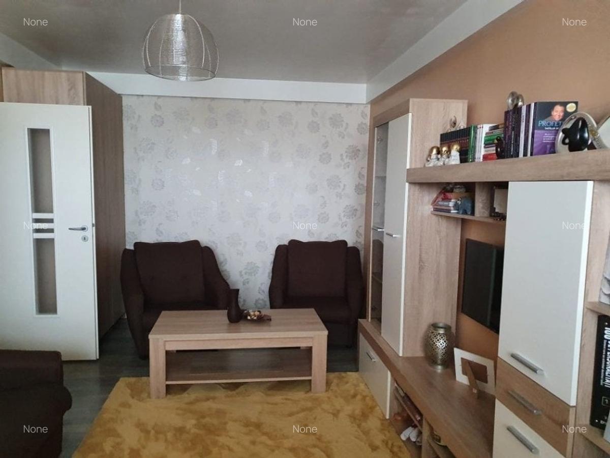 Apartament cu 3 camere decomandat, mobilat în Tătărași - 2