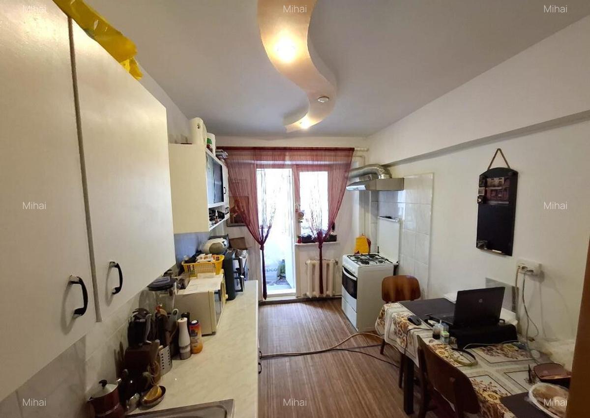 De vanzare Apartament 3 camere, central, Foc?ani Etaj 1 - 5