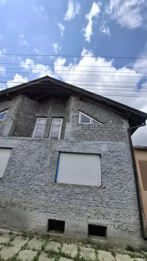 Casa spa?ioasa neterminata de vanzare Voila, cu poten?ial turistic - 3