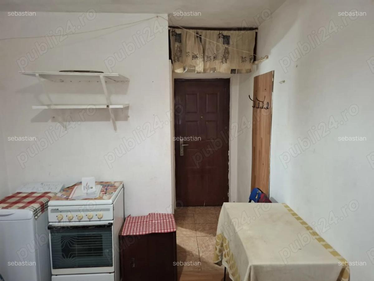 Vand urgent!!! Garsoniera confort 3 zona Vlaicu Fortuna etaj 3 - 5