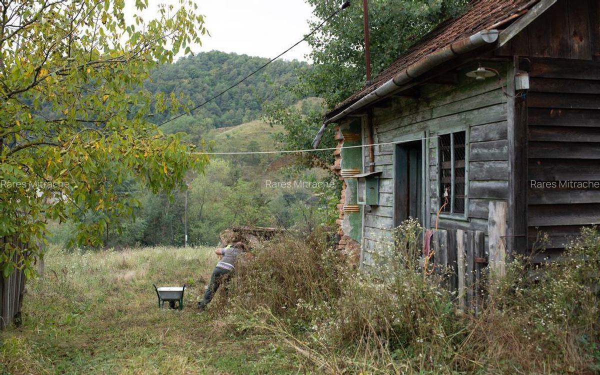 Teren intravilan de vis in Mun?ii Apuseni, curent + izv... - 30