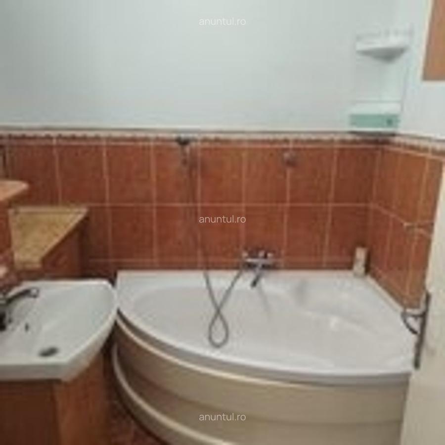 Eroii Revolutiei chiar langa metrou - 3