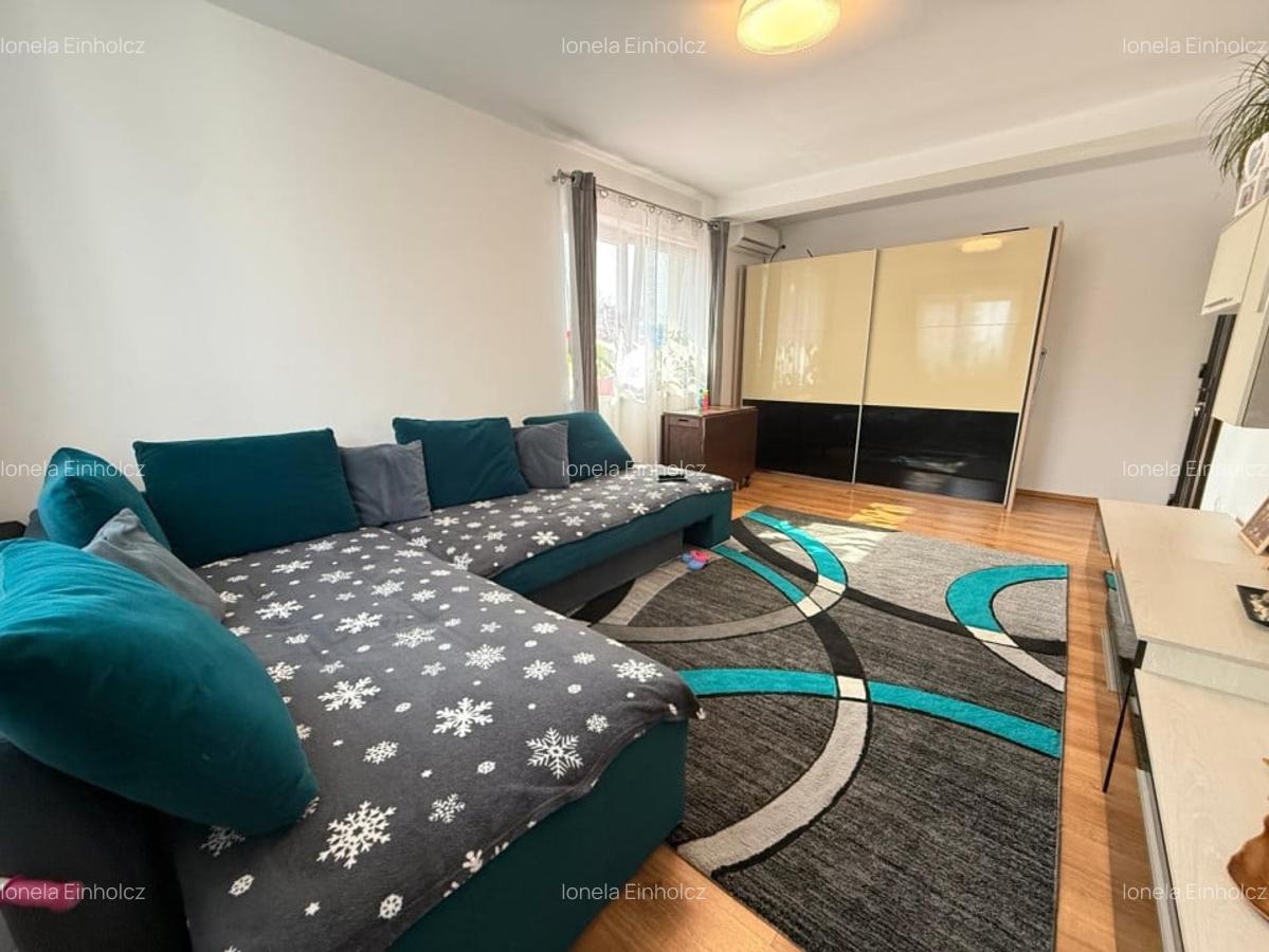 Apartament spatios cu 2 camere, decomandat, 54 mp utili - Giroc - 2