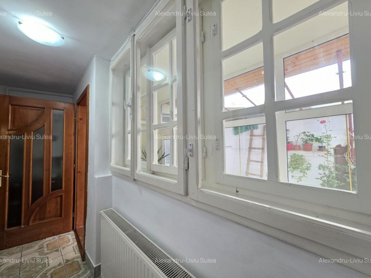 Casa cu trei camere, curte proprie, Podul Cretului, Schei - 13
