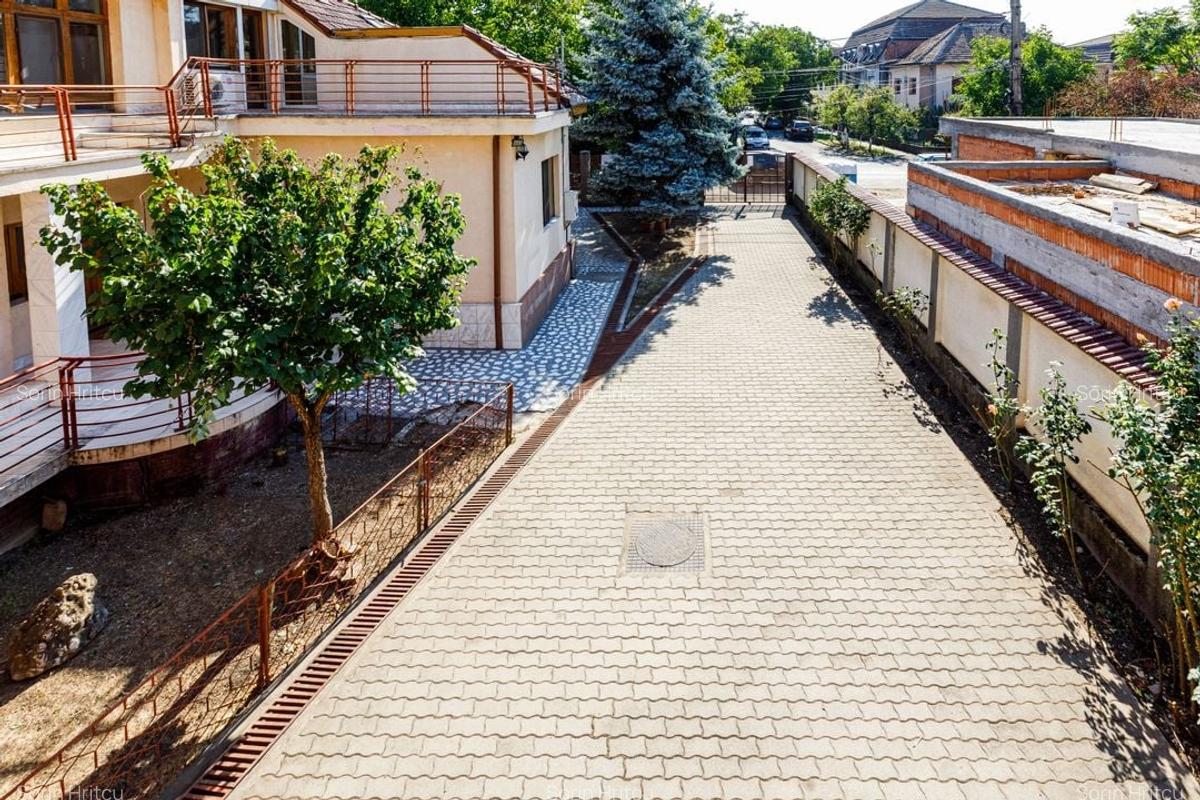 Casă cu etaj de vânzare zona Lipovei - locuință sau spațiu pentru afaceri - 37