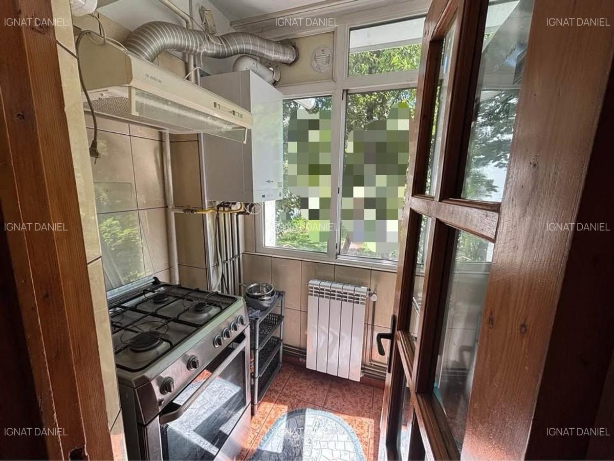 Apartament cu 2 camere decomandat, etajul 1/4, zona Nicolina - 5