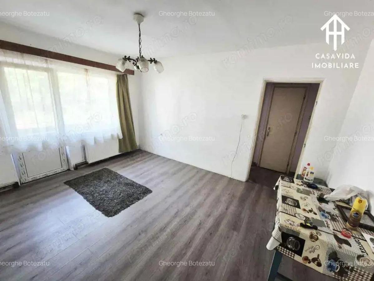 Apartament cu 3 camere de vanzare Etaj 1, zona centrala (Unic) - 2