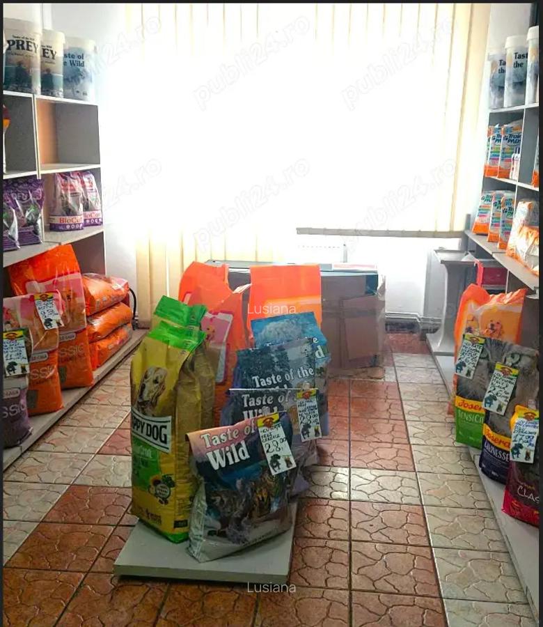 Spatiu Comercial, Calea Bucuresti,zona spitalului Judetean ,stradal,vitrina , 700 euro luna neg. - 3