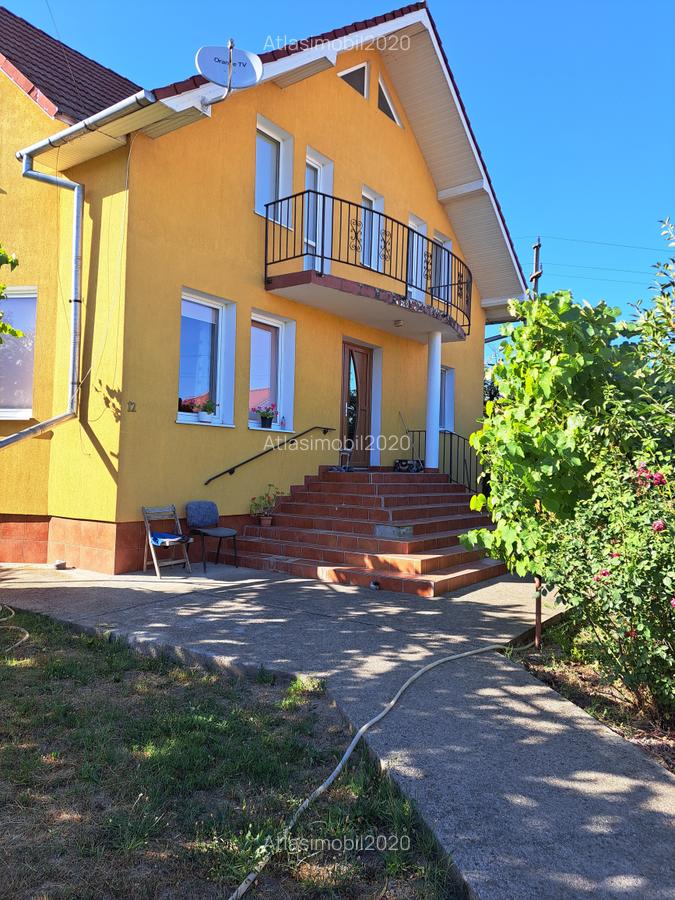Casa-Vila ultrafinisata in regim D+P+E cu toate utilitatile cu 900 mp,teren - 32