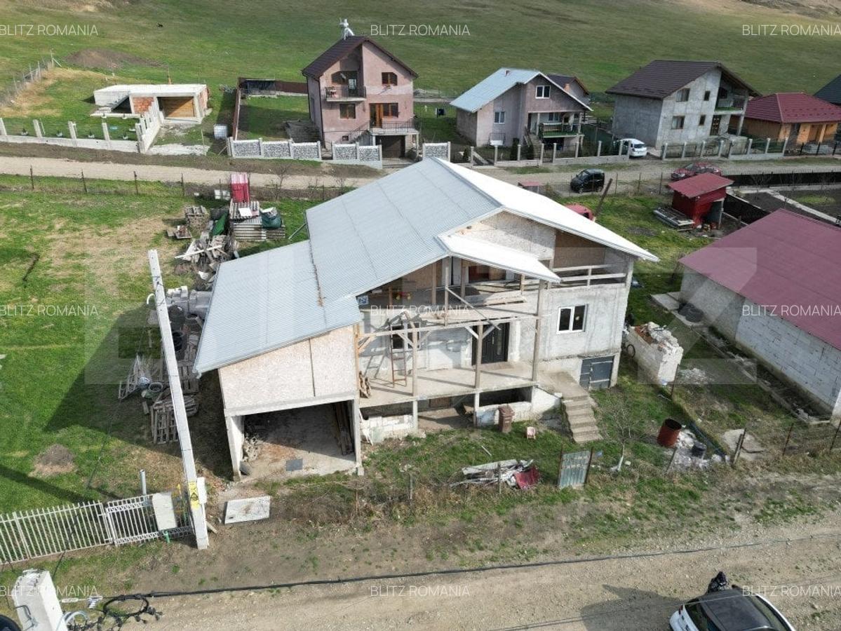 Casa cu 4 camere, 105 mp utili, cu garaj si 500 mp teren, zona Letcani - 1